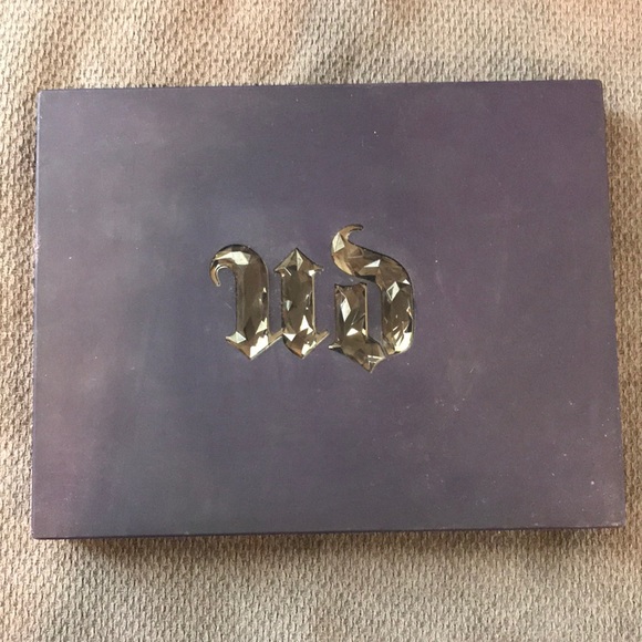 Urban Decay eyeshadow palette - Picture 3 of 3